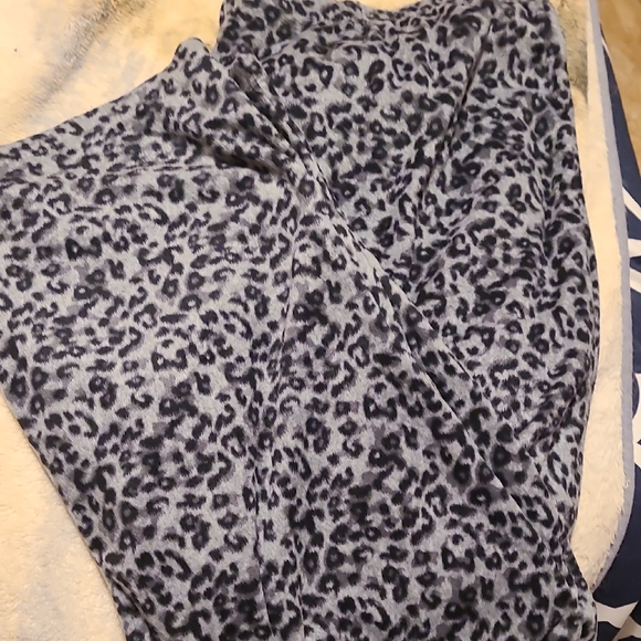Anne Klein  Gray Leopard Print Pj's - Picture 4 of 4